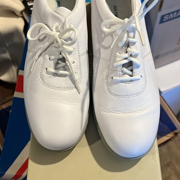 Women’s size9 1/2 medium white Easy Spirit shoes in nearly new condition - Picture 8 of 8